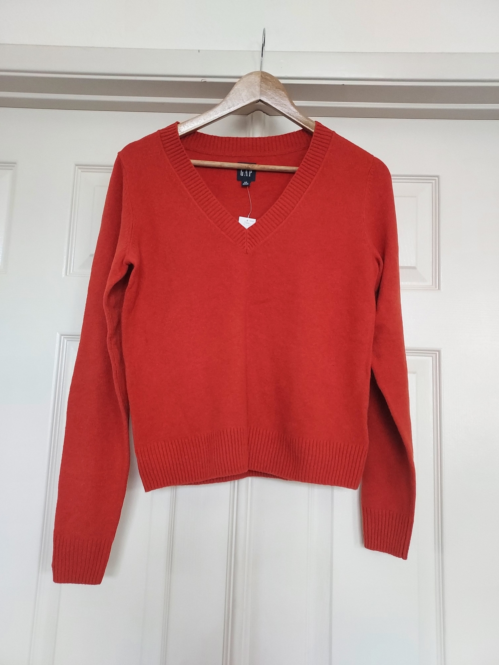 NWT GAP Cashsoft Women's V-Neck Orange Sweater, XS
